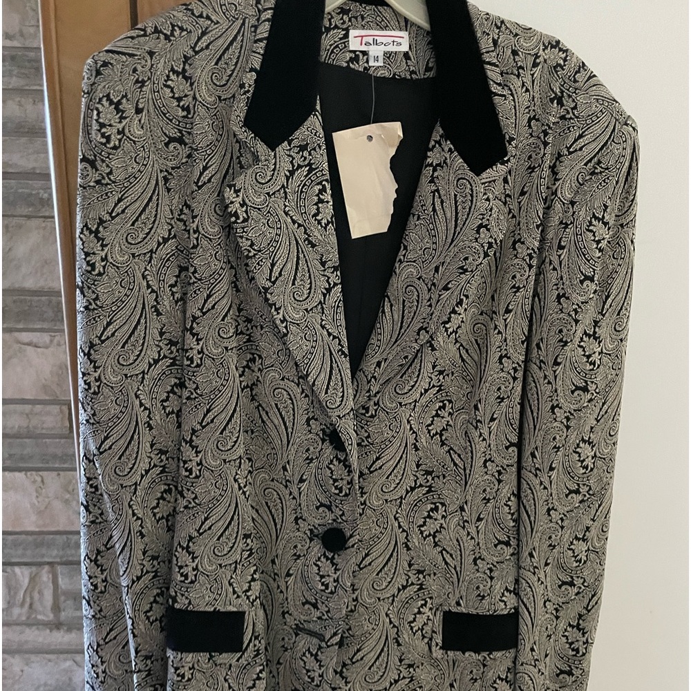 NWT Talbots blazer with a black velvet collar!